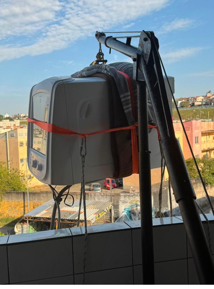 Içamento de eletrodoméstico grande pela fachada